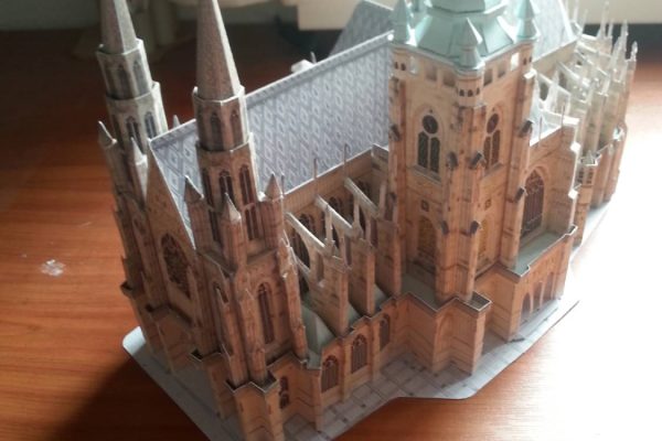 Papieren kathedraal